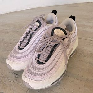 Sneakers Nike - do run small about 1/2 size